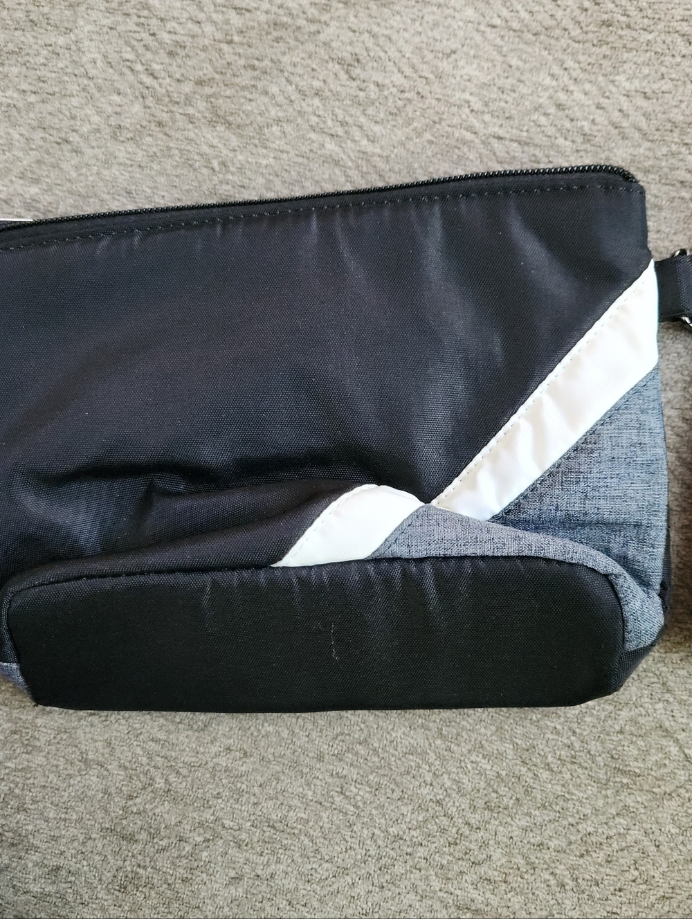 Lug Paddle Pouch 2pc Set Gray White Organizational~ Travel ~Beauty New w/out tag - Picture 3 of 7